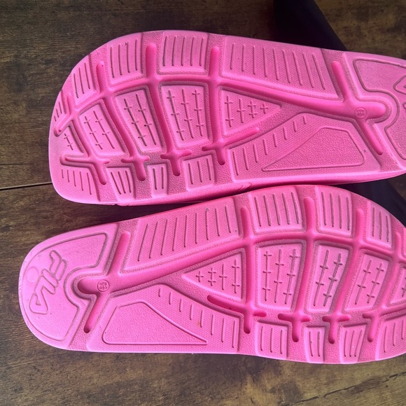 Fila, hot pink, sporty, slip on shoes. - Picture 9 of 9